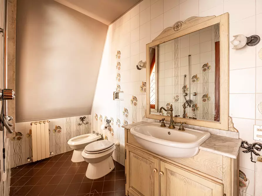 Immagine 17 di Villa in vendita  in Via dei Pellegrini a Lucca