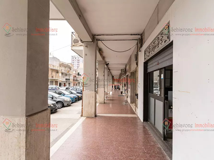 Immagine 13 di Locale commerciale in vendita  a Siracusa