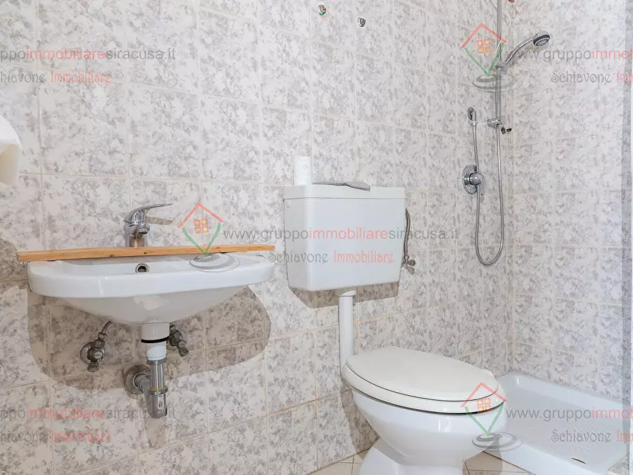 Immagine 7 di Locale commerciale in vendita  a Siracusa