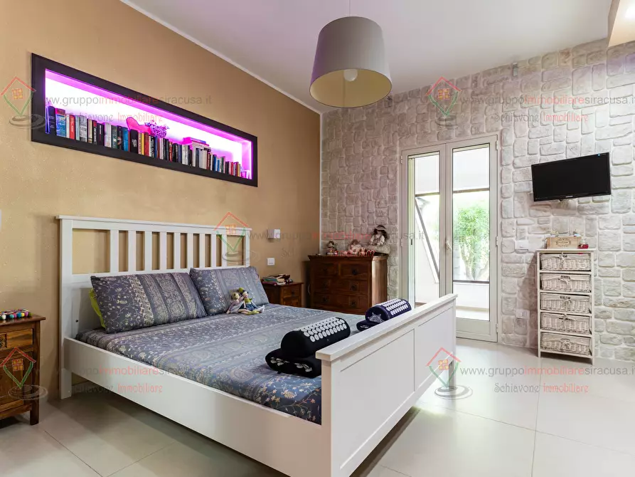 Immagine 33 di Villa in vendita  a Siracusa