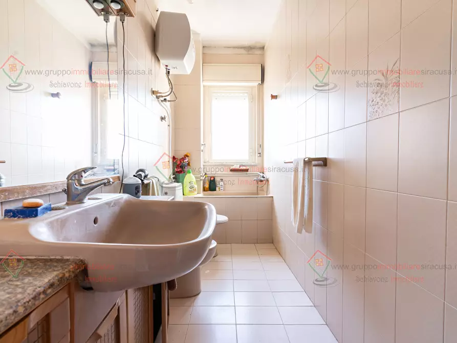 Immagine 13 di Trilocale in vendita  a Siracusa