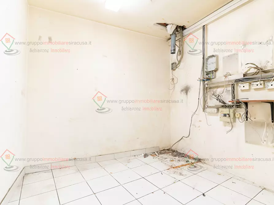 Immagine 16 di Locale commerciale in affitto  a Siracusa