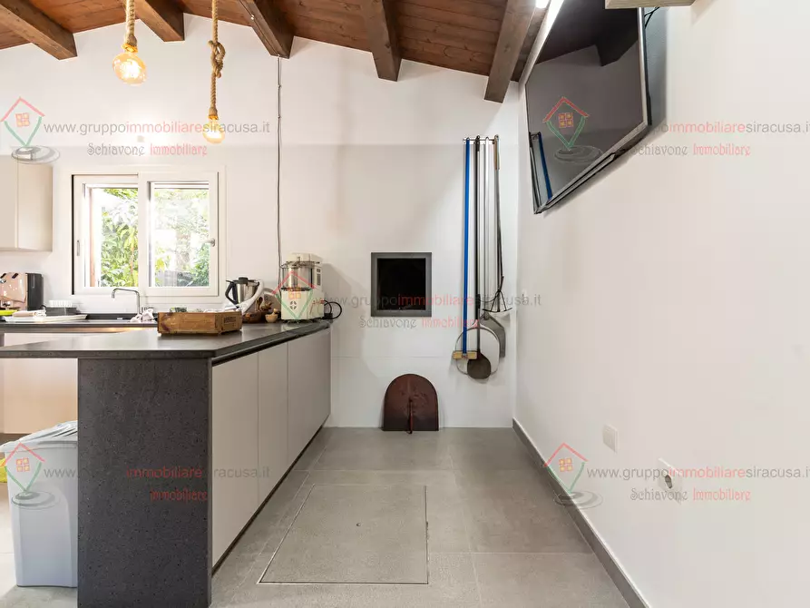 Immagine 51 di Villa in vendita  a Siracusa