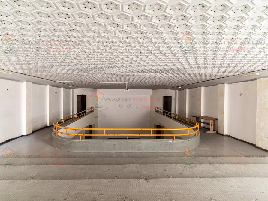 Immagine 15 di Locale commerciale in vendita  a Siracusa