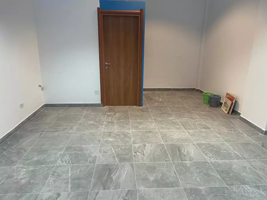 Immagine 8 di Locale commerciale in affitto  a Siracusa