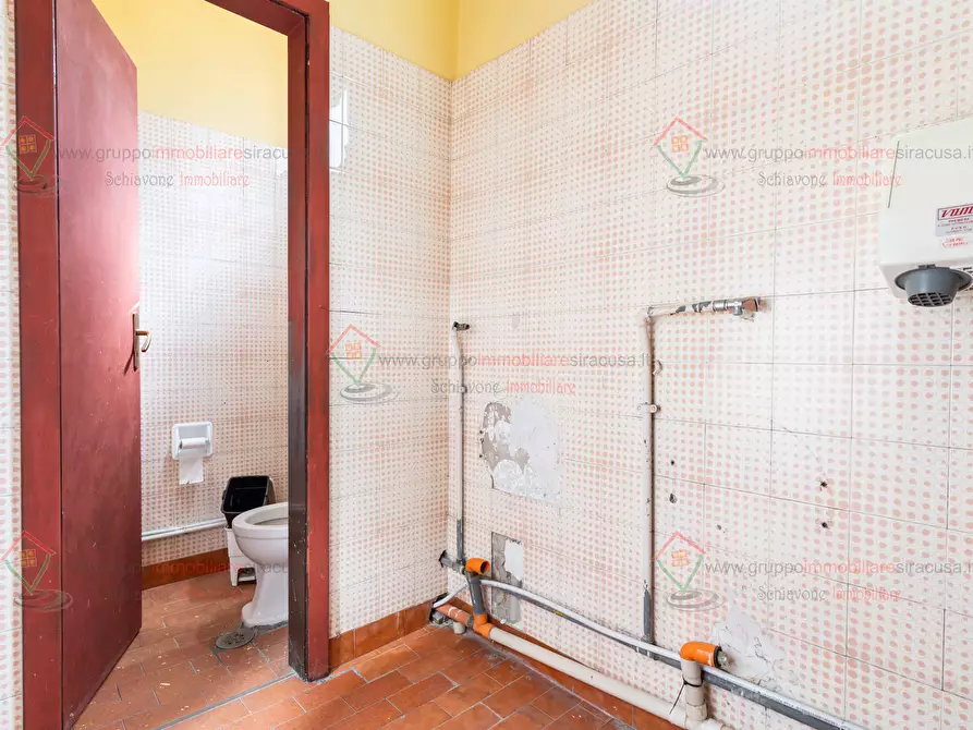 Immagine 12 di Locale commerciale in vendita  a Siracusa