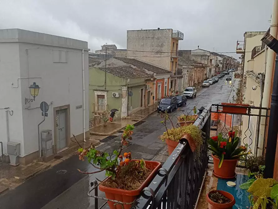 Immagine 1 di Casa trifamiliare in vendita  a Canicattini Bagni