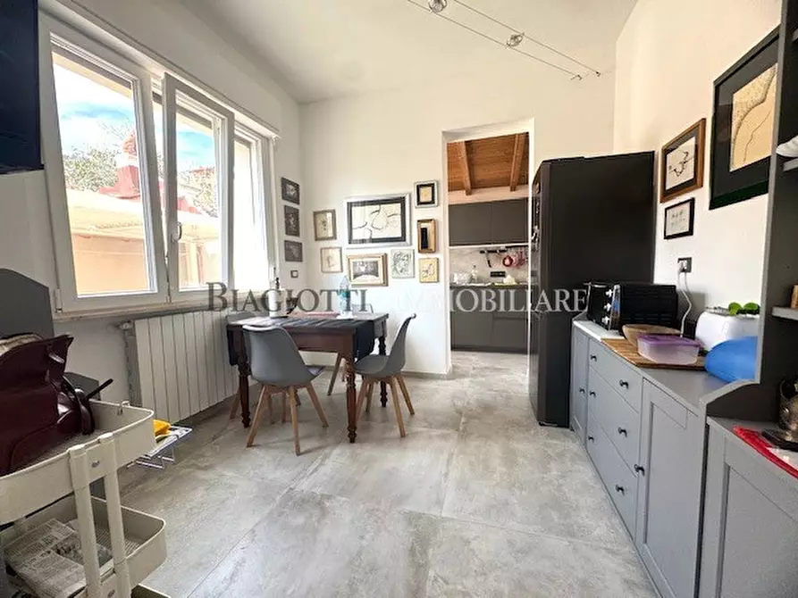 Immagine 11 di Casa indipendente in vendita  a Livorno