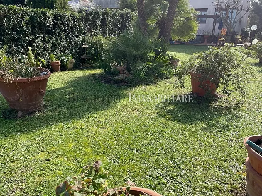 Immagine 13 di Casa semindipendente in vendita  a Livorno