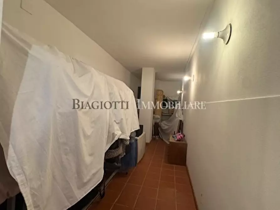 Immagine 49 di Villa in vendita  a Livorno