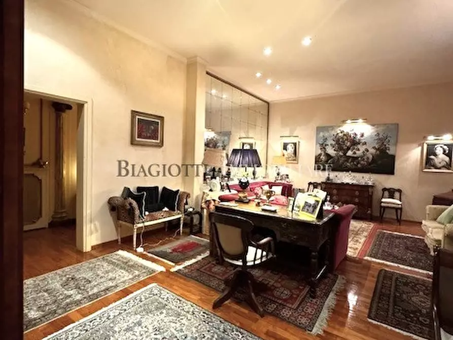 Immagine 17 di Pentalocale in vendita  in viale italia a Livorno