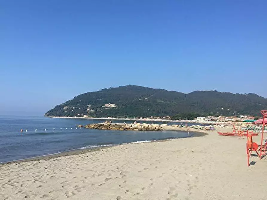 Immagine 22 di Appartamento in vendita  in Via togliatti a Ortonovo