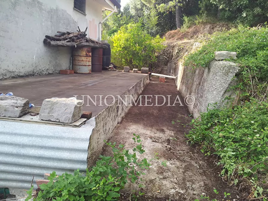 Immagine 28 di Rustico / casale in vendita  in via carignano a Fosdinovo