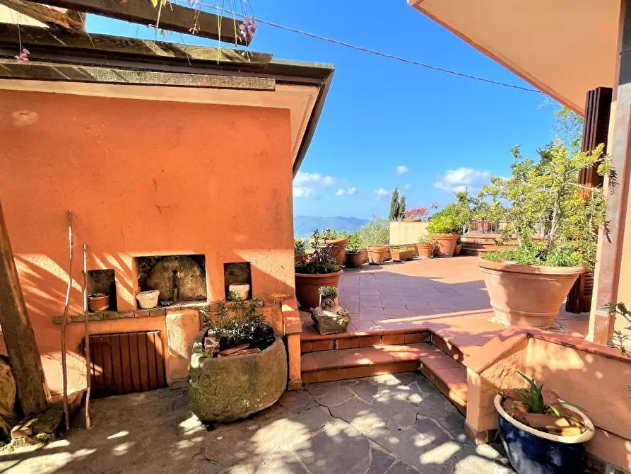 Immagine 11 di Villa in vendita  in via della maestà a Fosdinovo