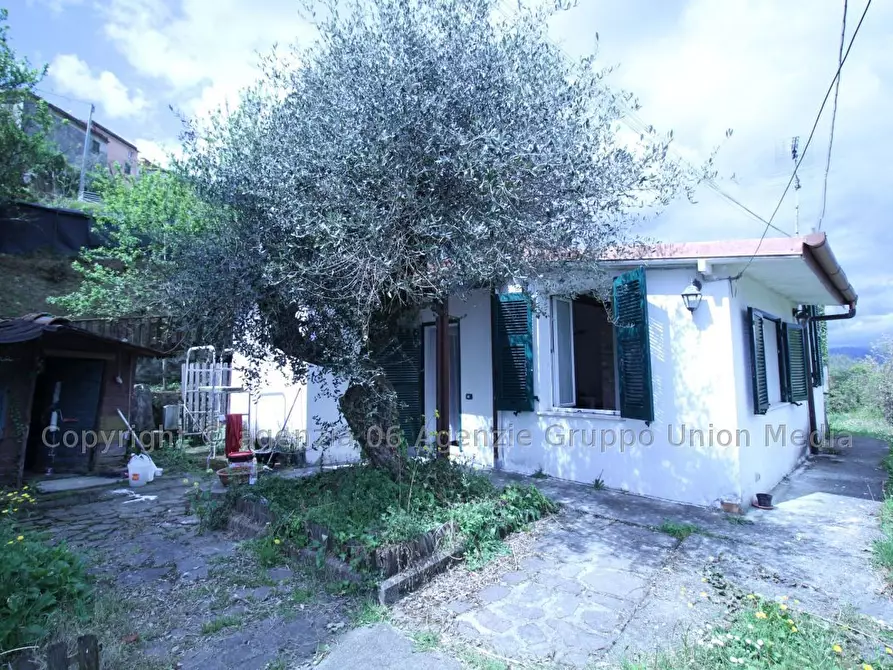 Immagine 1 di Casa indipendente in vendita  a Vezzano Ligure