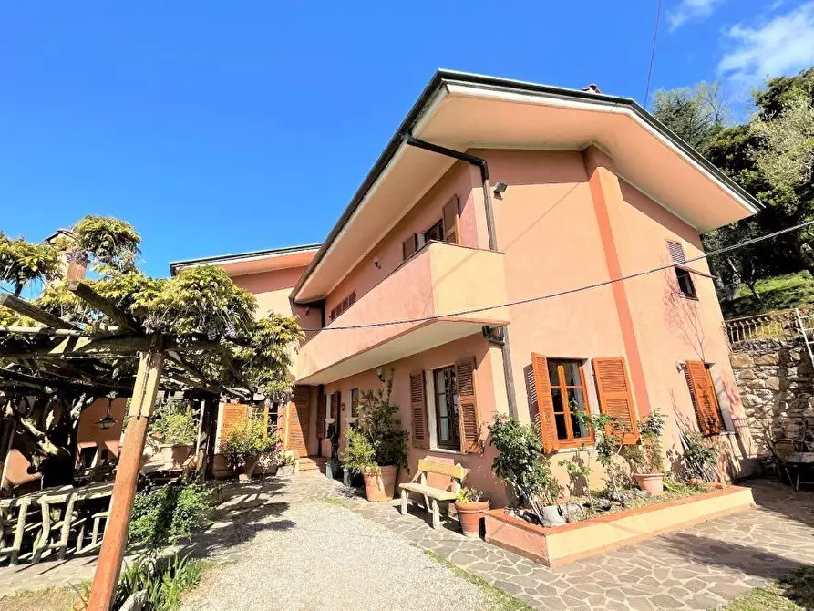 Immagine 12 di Villa in vendita  in via della maestà a Fosdinovo