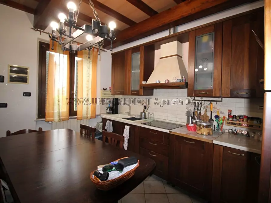 Immagine 9 di Casa indipendente in vendita  a Ortonovo