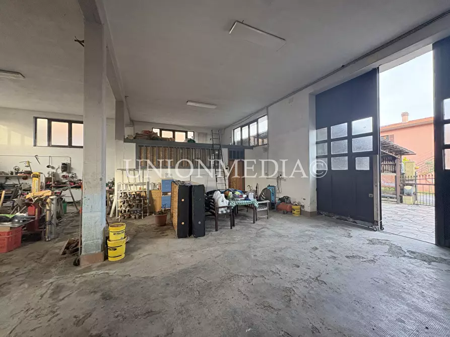 Immagine 5 di Attività artigianale in affitto  a Castelnuovo Magra