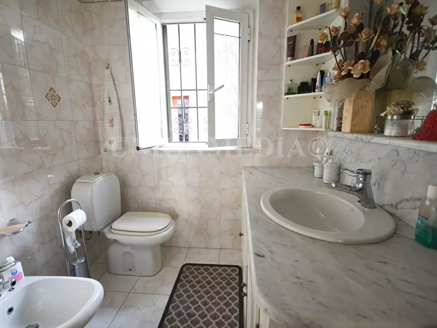 Immagine 31 di Casa semindipendente in vendita  in via paolo diana a Sarzana