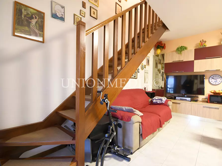 Immagine 3 di Appartamento in vendita  in Via togliatti a Ortonovo