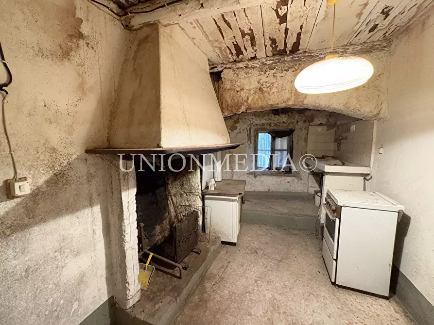 Immagine 3 di Casa semindipendente in vendita  in via giucano a Fosdinovo