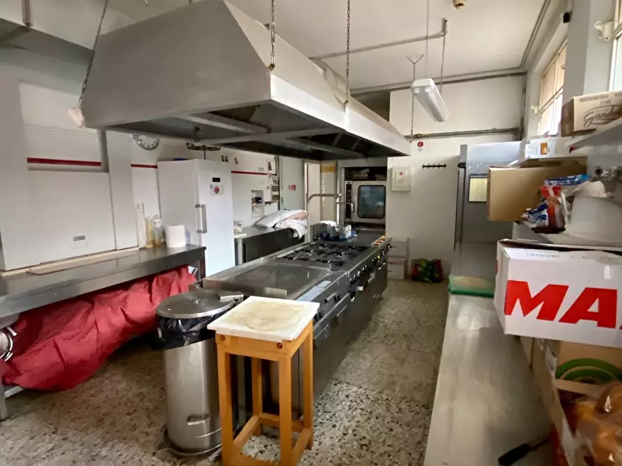 Immagine 21 di Palazzo in vendita  in Viale Don Giovanni Bosco 21 a Rimini