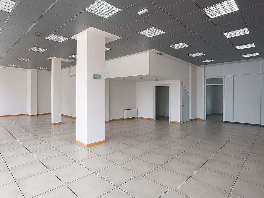 Immagine 1 di Locale commerciale in vendita  a Santarcangelo Di Romagna