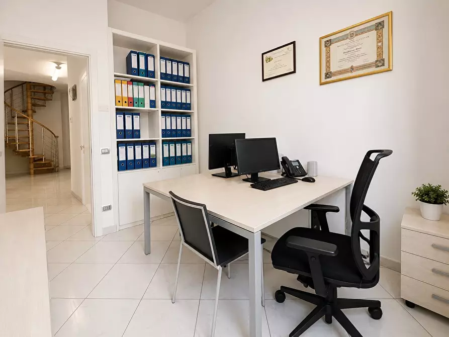 Immagine 16 di Palazzo in vendita  in Via Melozzo da Forlì 36 a Rimini