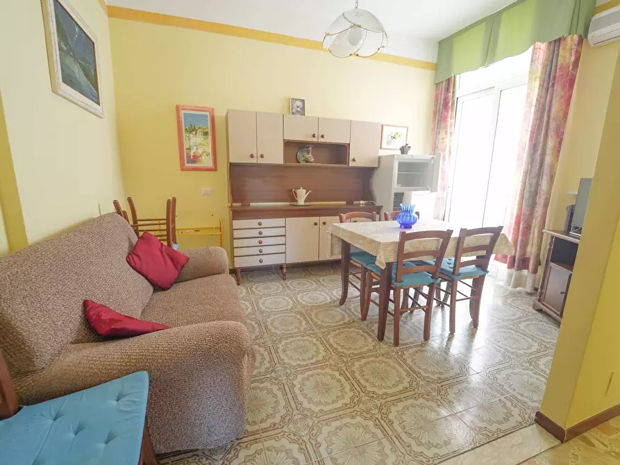 Immagine 39 di Palazzo in vendita  in Via Albio Tibullo 40 a Bellaria-Igea Marina