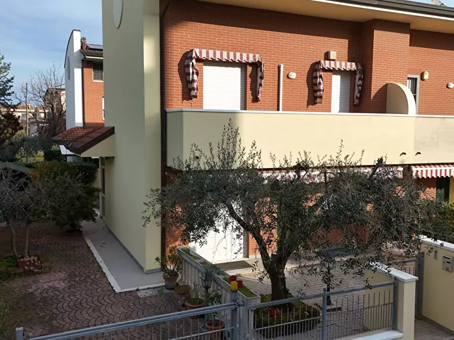 Immagine 25 di Villetta a schiera in vendita  in Via Omo Bottego a Bellaria-Igea Marina