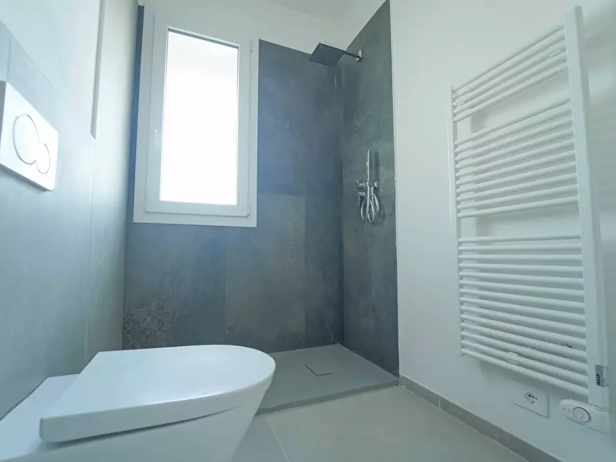 Immagine 11 di Quadrilocale in vendita  in Via Niccolò Tommaseo 100 a Rimini