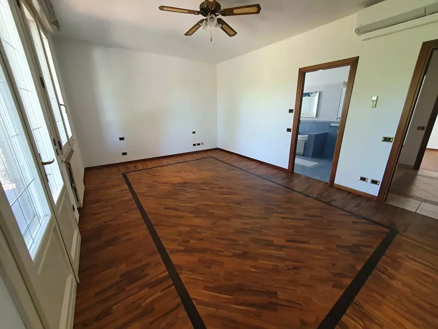 Immagine 23 di Villa in vendita  in dalla chiesa a Santarcangelo Di Romagna