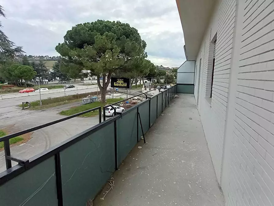 Immagine 3 di Attività commerciale in affitto  in Via Ausa 46 a Rimini