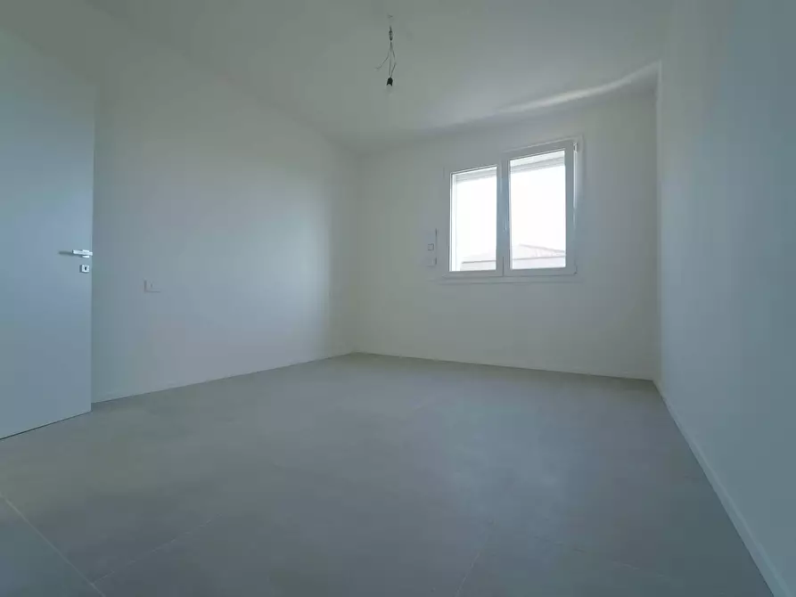 Immagine 8 di Quadrilocale in vendita  in Via Niccolò Tommaseo 100 a Rimini