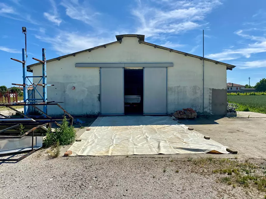 Immagine 1 di Attività artigianale in vendita  in Via Pauluzza 9 a Forli'