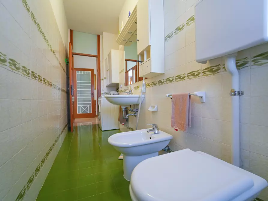 Immagine 40 di Pentalocale in vendita  in Via Busca 115 a Santarcangelo Di Romagna