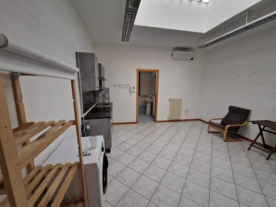 Immagine 8 di Ufficio in vendita  in Via Marecchiese 152 a Rimini