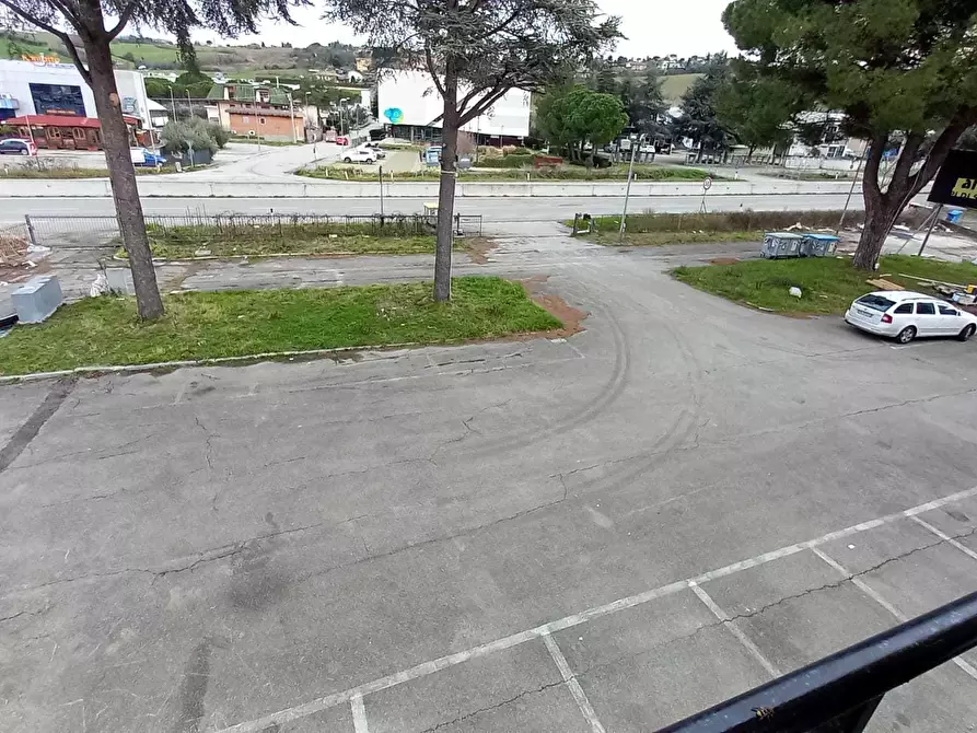 Immagine 2 di Attività commerciale in affitto  in Via Ausa 46 a Rimini