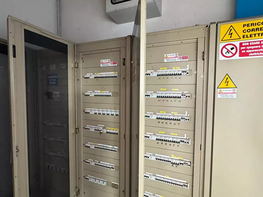 Immagine 13 di Locale commerciale in vendita  a Rimini