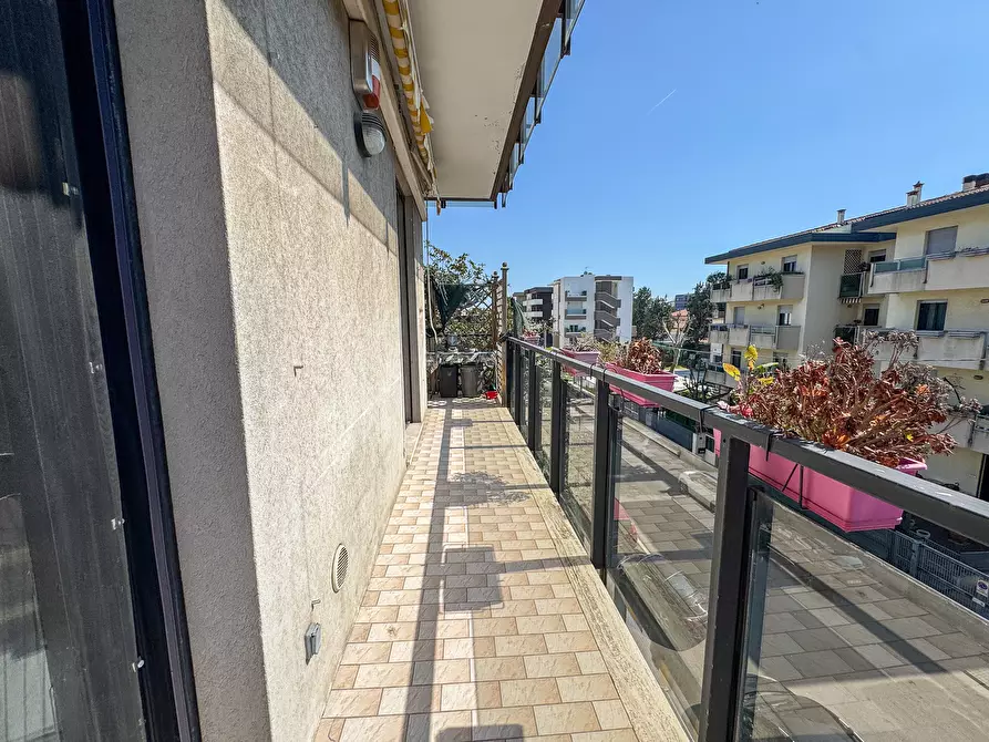 Immagine 26 di Quadrilocale in vendita  in Via Clotilde Tambroni 22 a Rimini