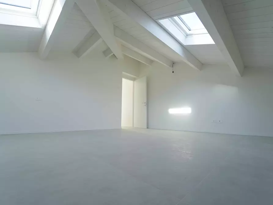 Immagine 14 di Quadrilocale in vendita  in Via Niccolò Tommaseo 100 a Rimini