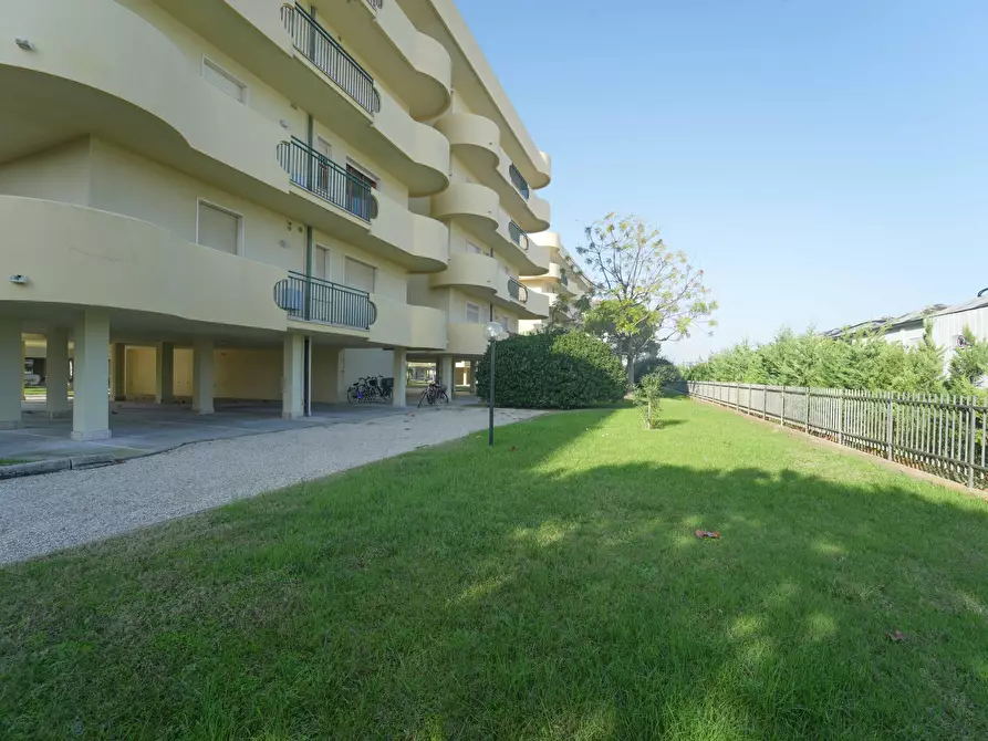 Immagine 30 di Trilocale in vendita  in Via Montello a Cesenatico