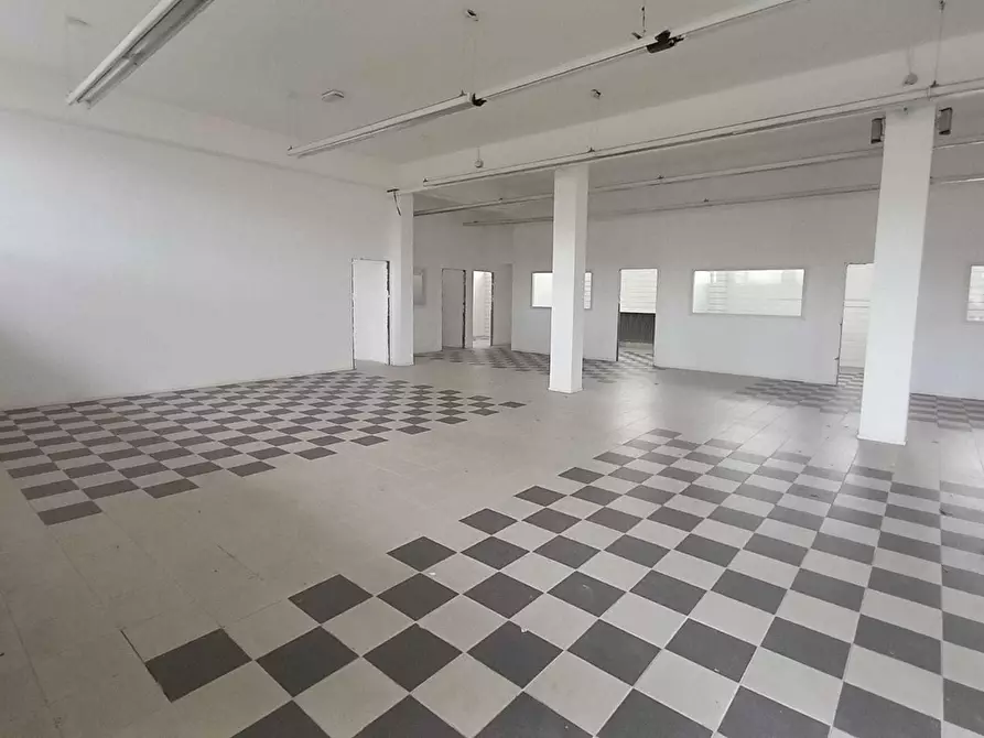 Immagine 4 di Attività commerciale in affitto  in Via Ausa 46 a Rimini