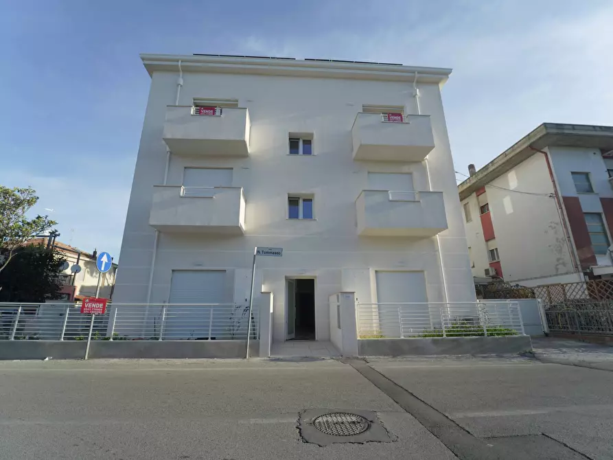 Immagine 19 di Quadrilocale in vendita  in Via Niccolò Tommaseo 100 a Rimini