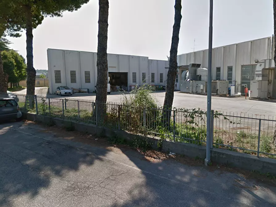 Immagine 2 di Locale commerciale in vendita  a Rimini