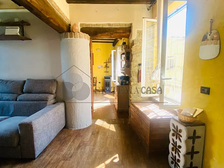 Immagine 2 di Porzione di casa in vendita  in Via Stazione 25 a Follo