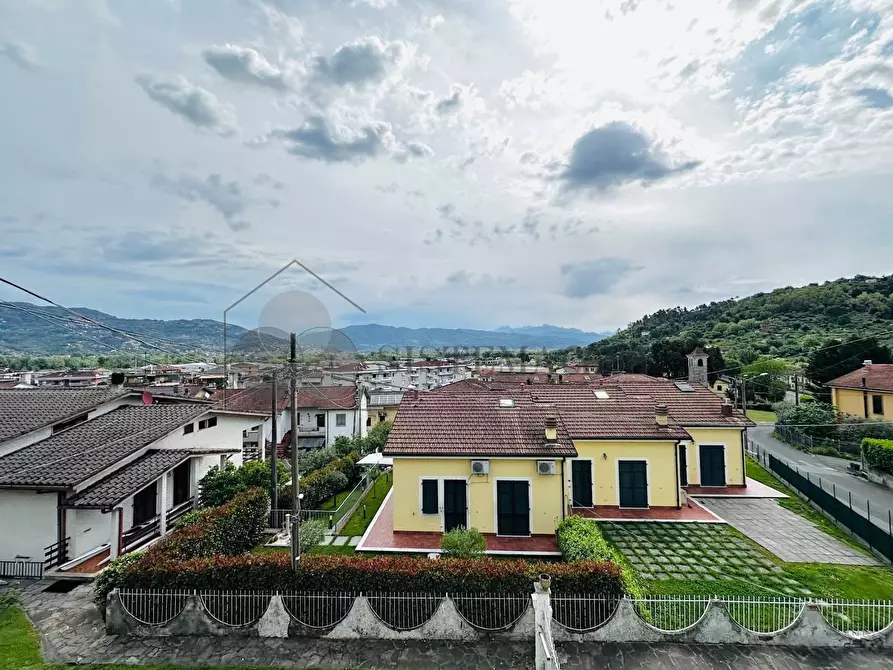 Immagine 42 di Villa in vendita  in Via 1º Maggio 12 a Follo