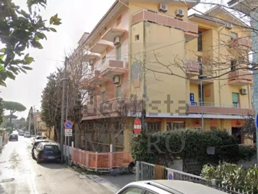 Immagine 15 di Palazzo in vendita  in Viale Cesare Nicolini 15 a Rimini