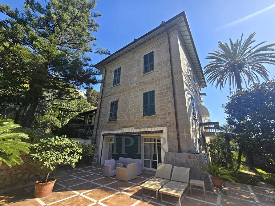 Immagine 1 di Porzione di casa in vendita  in Via Romana a Bordighera