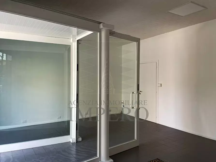Immagine 5 di Attività commerciale in vendita  in Via Vittorio Emanuele II 93 a Bordighera